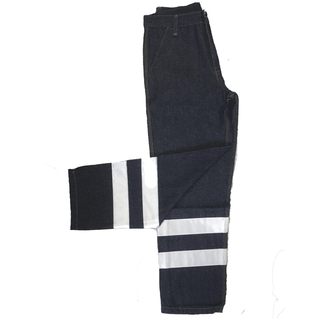 Pantalón jean procesado con cintas reflectivas